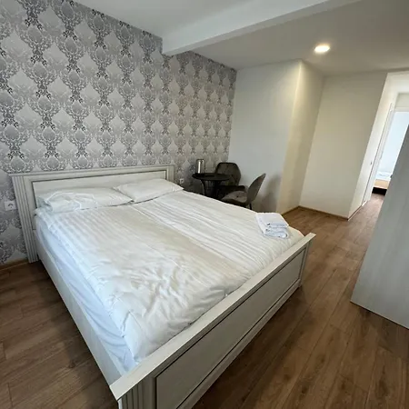 Zuvedru Namai Guest house *