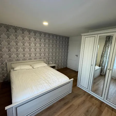 Zuvedru Namai Guest house *